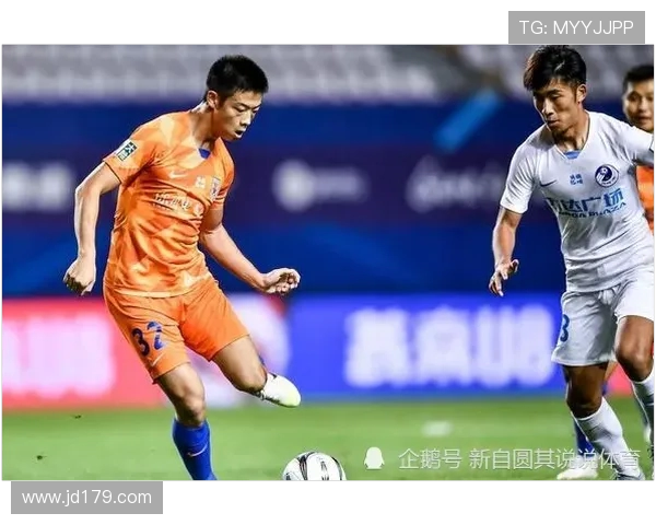 山东鲁能队迎战重庆队全力争胜展现球队实力与斗志