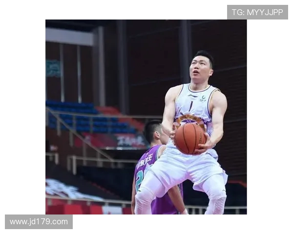 李根:从篮球场上的闪耀之星到生活中的坚韧奋斗者 李根:从篮球场上的闪耀之星到生活中的坚韧奋斗者